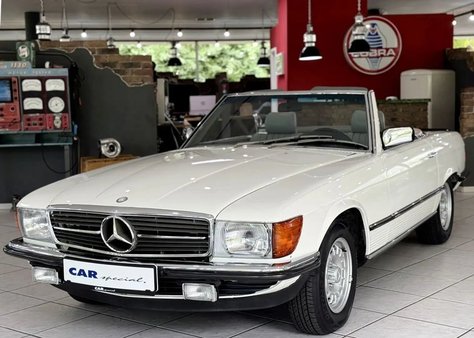 Mercedes-Benz SL 500 1985 SL 500 R107 Tempomat 4-Sitze 62586 km Klima Белый - 1