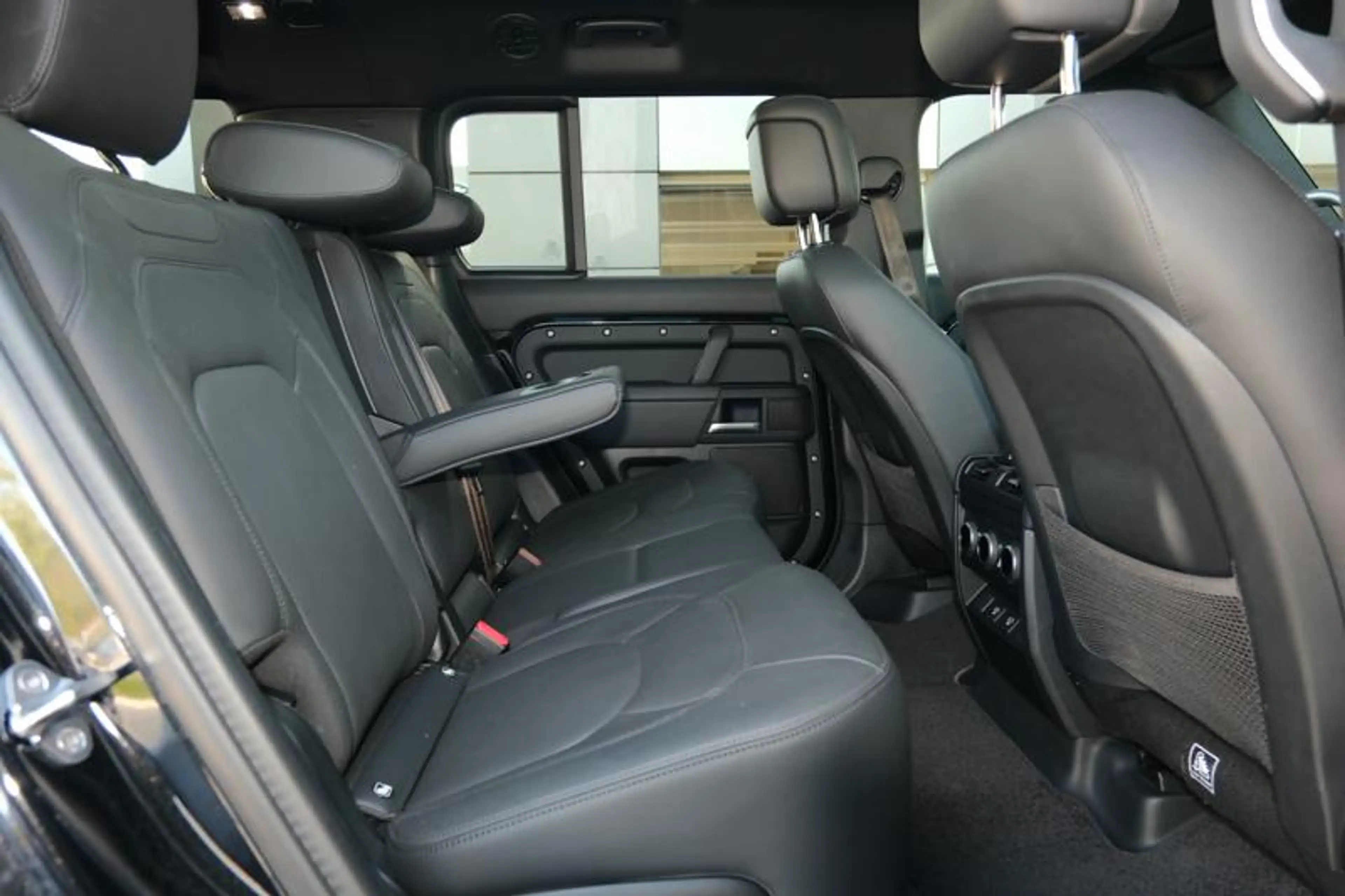 Land Rover Defender 130 D300 X-Dynamic SE | TERRAIN RESPONSE | MERIDIA — photo 6