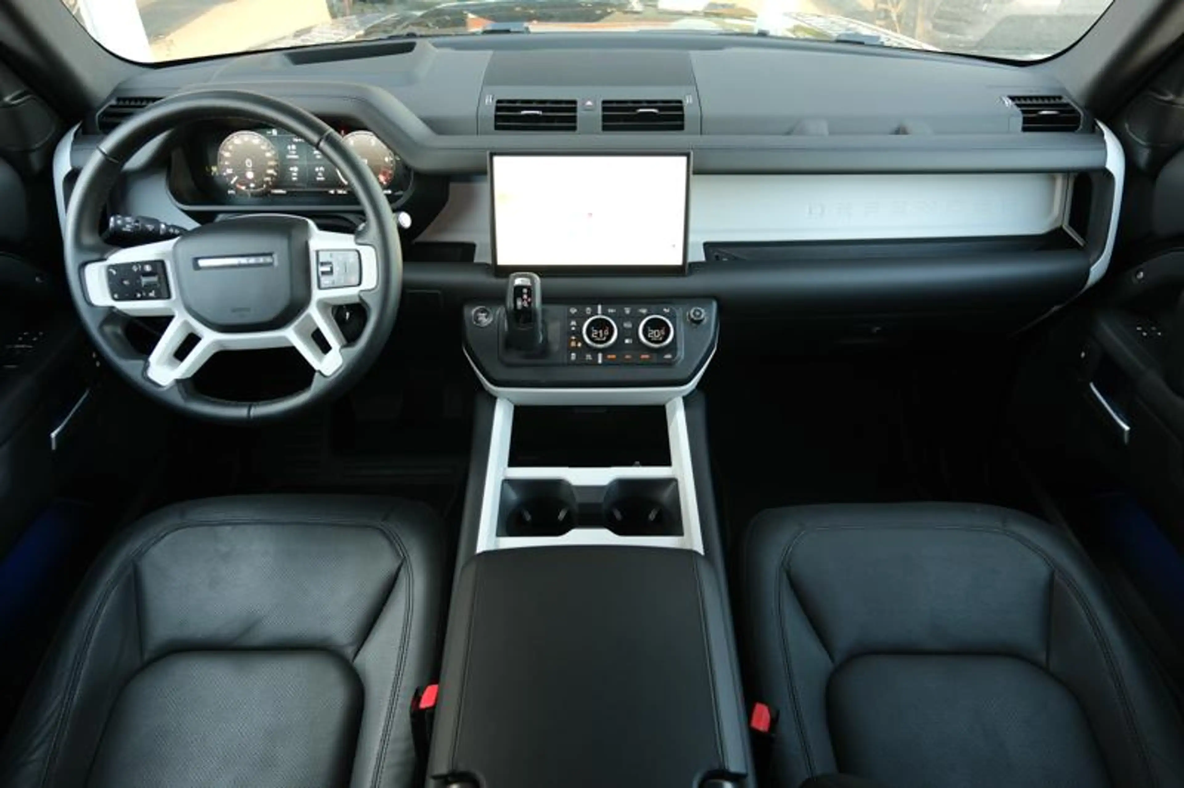 Land Rover Defender 130 D300 X-Dynamic SE | TERRAIN RESPONSE | MERIDIA — photo 8