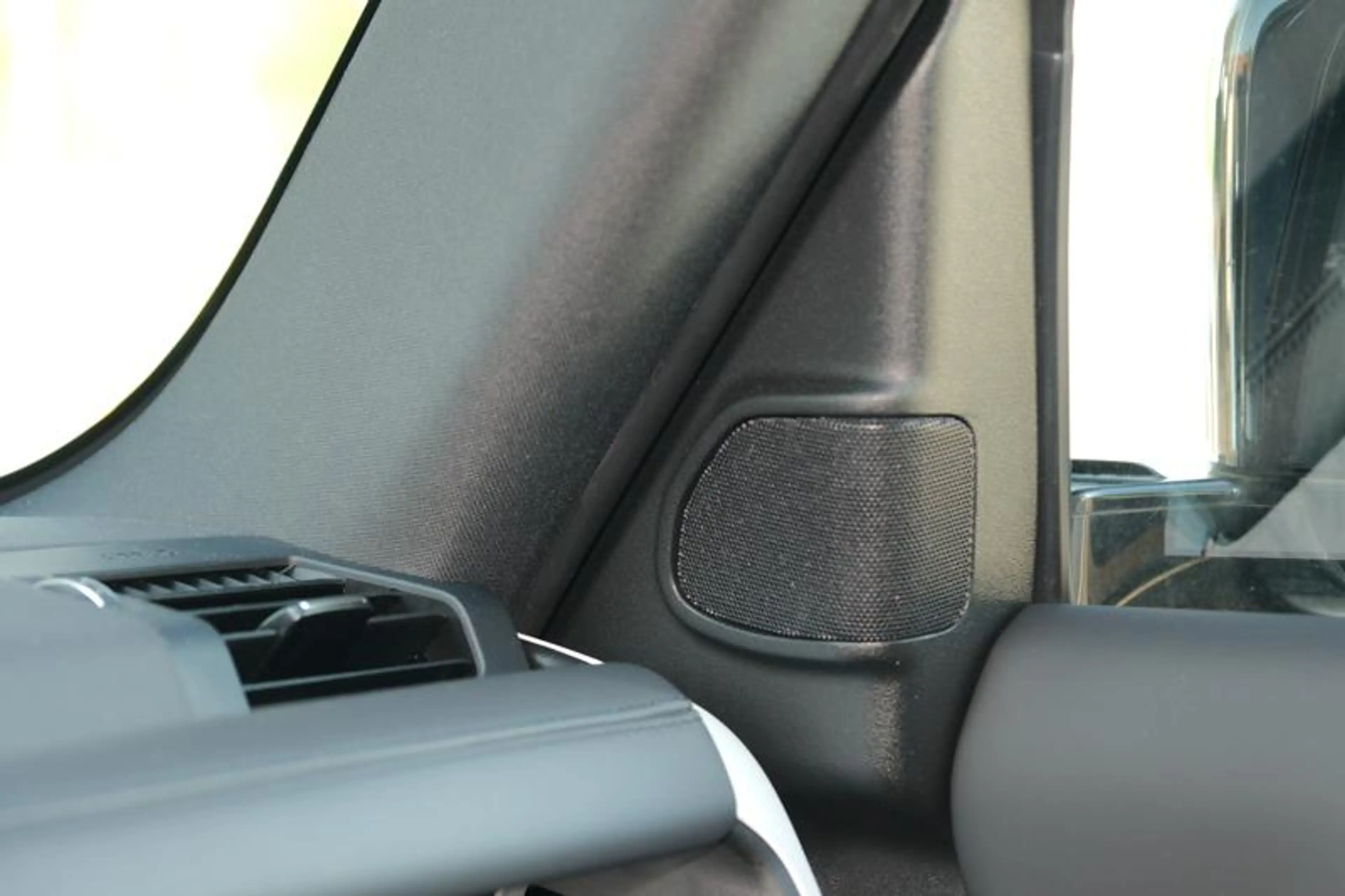 Land Rover Defender 130 D300 X-Dynamic SE | TERRAIN RESPONSE | MERIDIA — photo 14