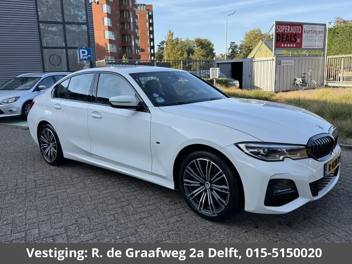 BMW 320 3-serie 320e M-Sport Business Plus Edition Shadow Wit - 2