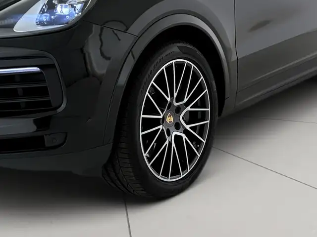 Porsche Cayenne view 6