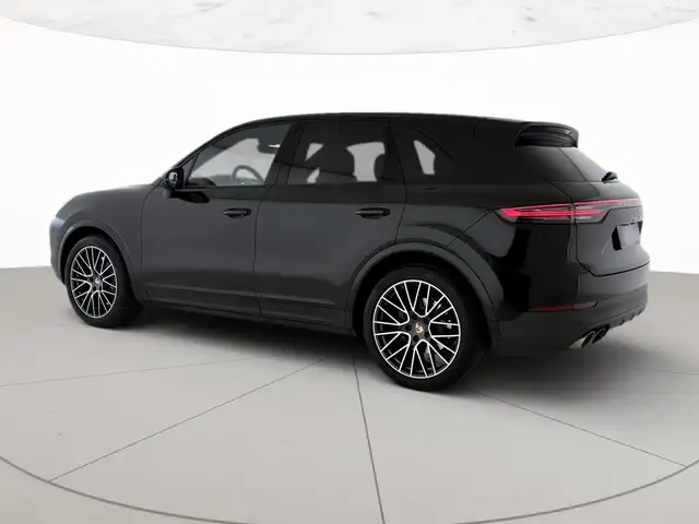 Porsche Cayenne view 3