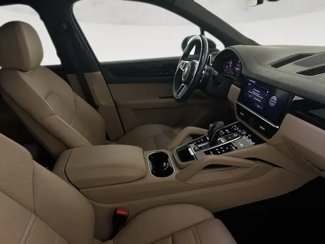 Porsche Cayenne view 9