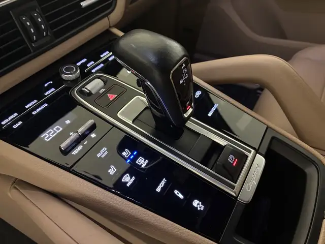 Porsche Cayenne view 12