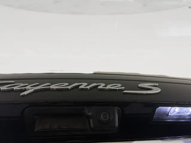 Porsche Cayenne view 11