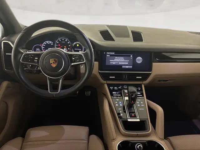 Porsche Cayenne view 8