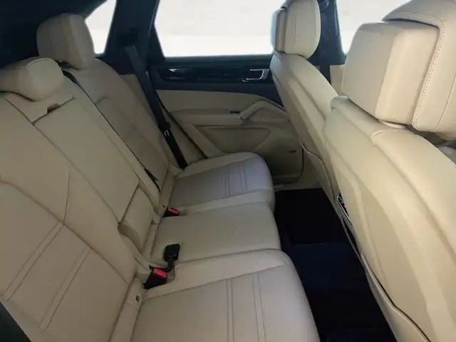 Porsche Cayenne view 10