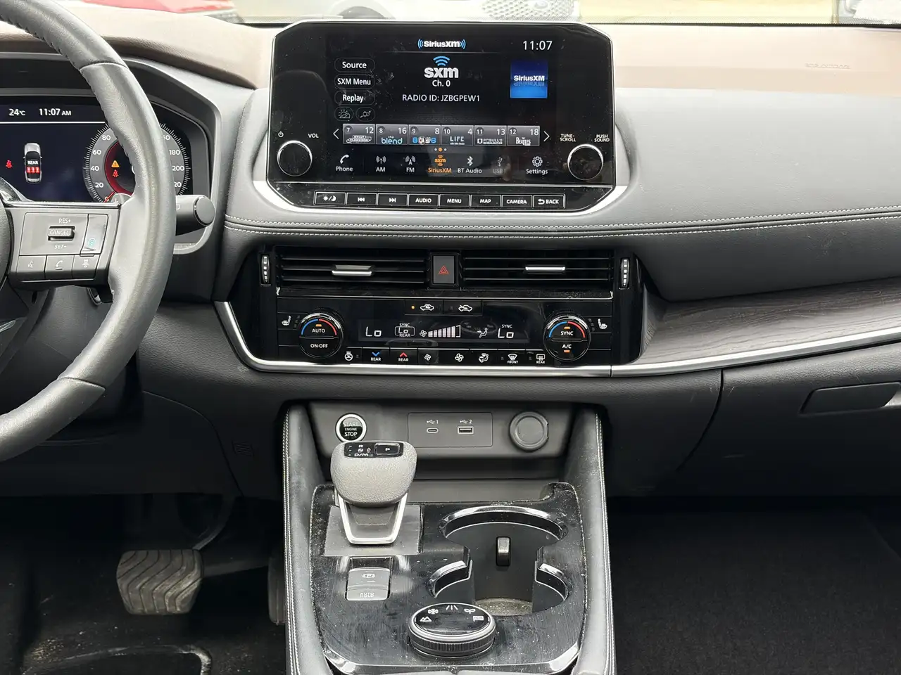 Nissan Rogue снимка Nissan Rogue