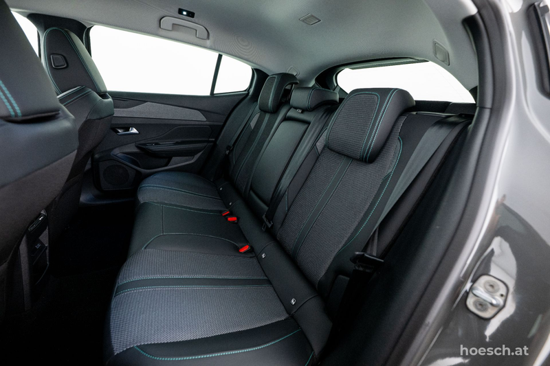 Peugeot 408 Allure 145 Hybrid ACC ASSISTENZ 360° WENIG KM — photo 7