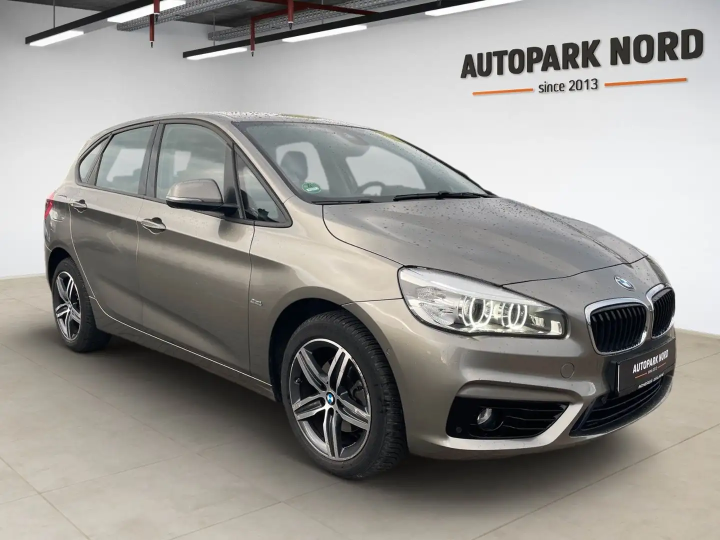 BMW 218 i Aut. Active Tourer Sport Line/LED/KAMERA/SH Zilver - 2