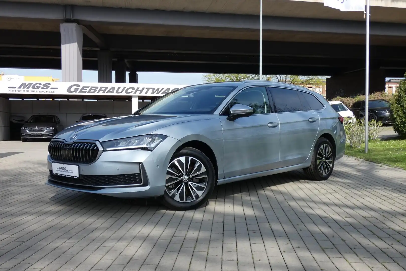 Skoda Superb 2.0 TDI 4x4 Selection #360° #ACC #FSH Silber - 2