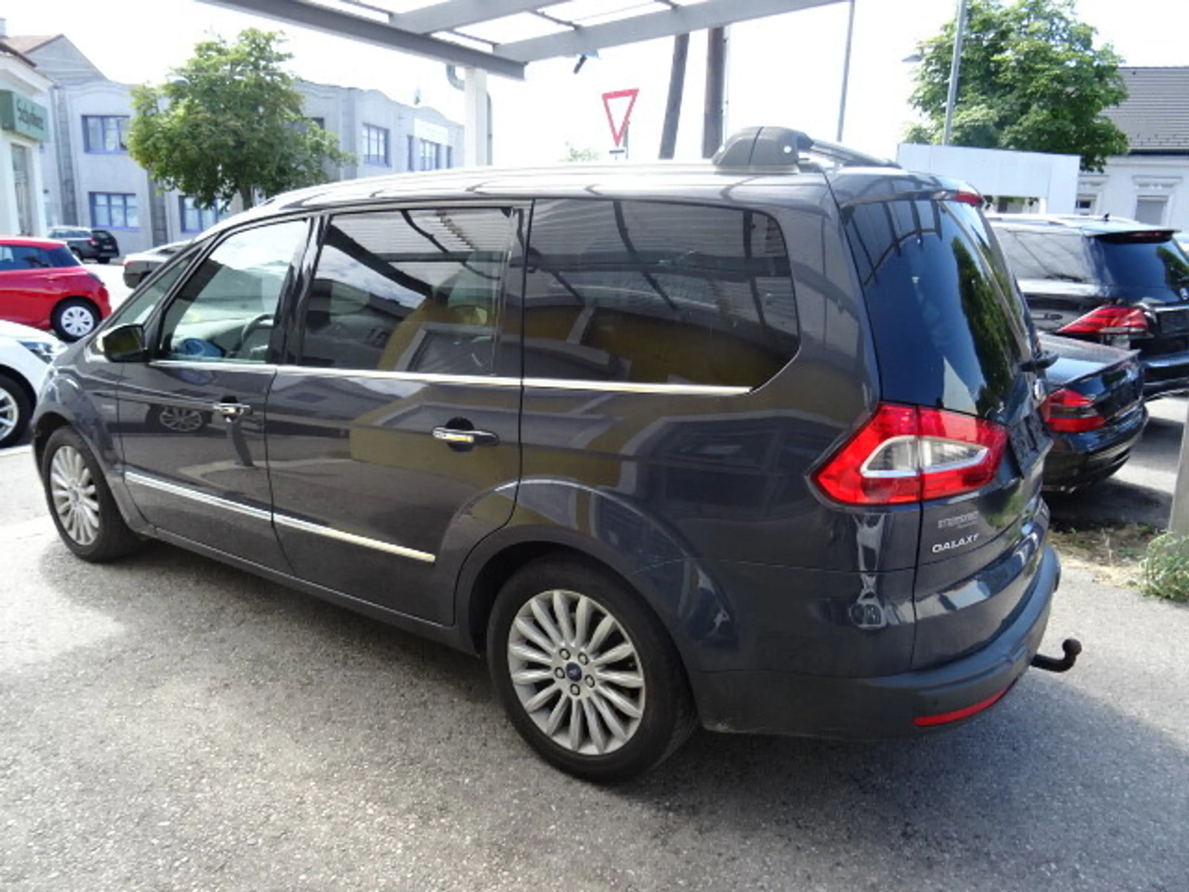 Ford Galaxy Trend 2,0 TDCi Aut. — photo 6