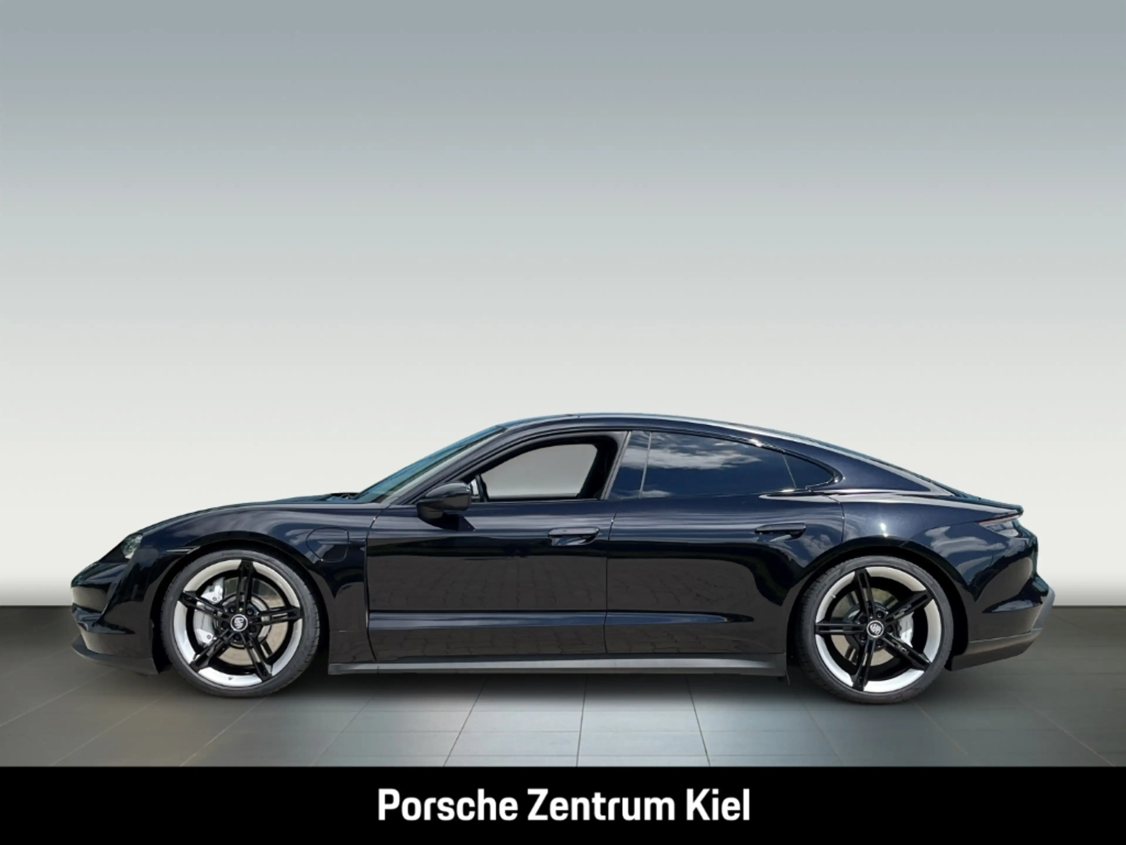 Porsche Taycan 4S — photo 2