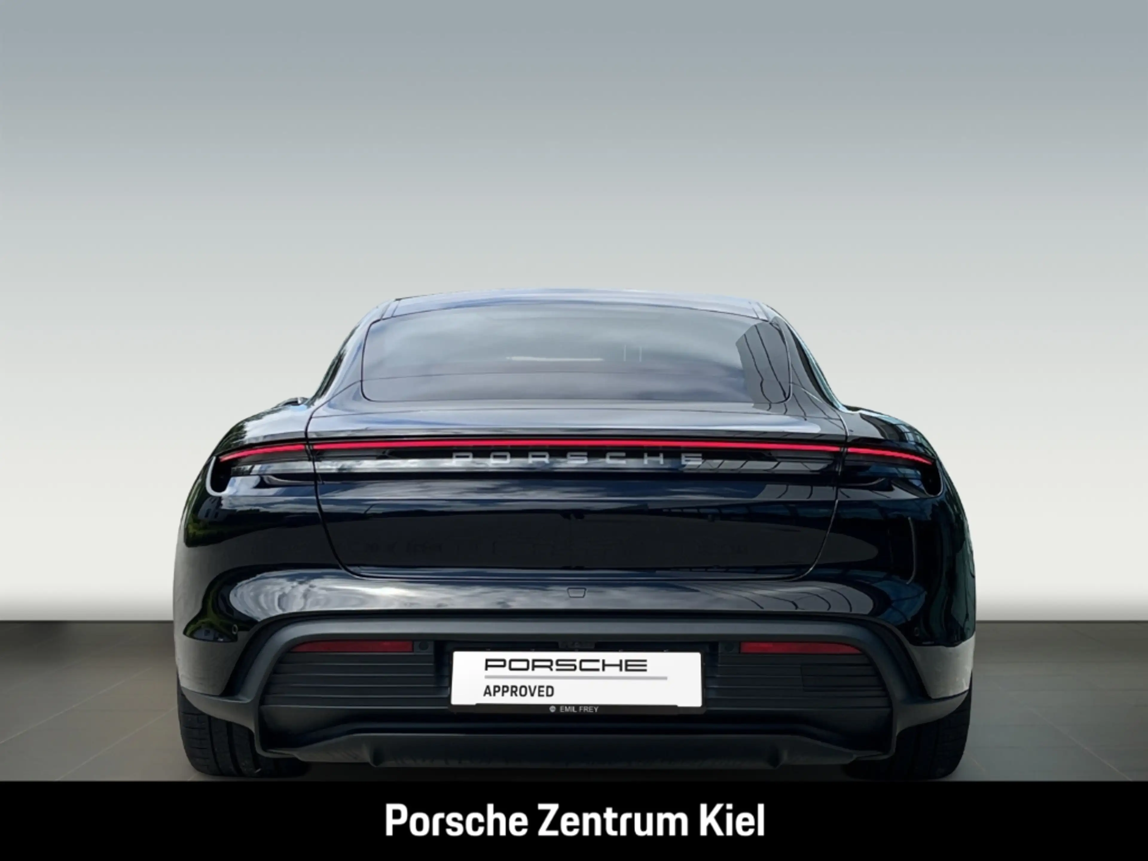 Porsche Taycan 4S — photo 5
