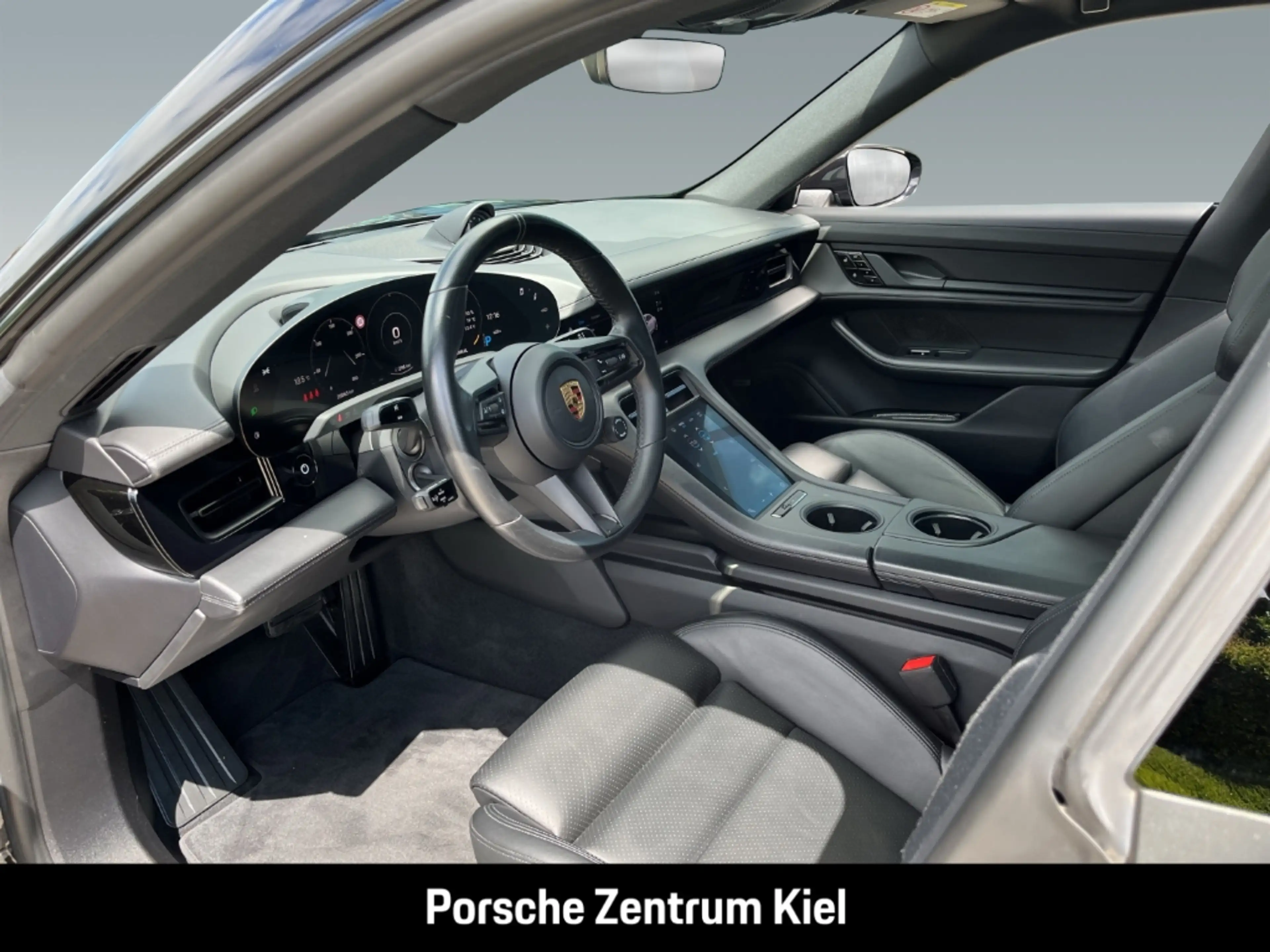 Porsche Taycan 4S — photo 7