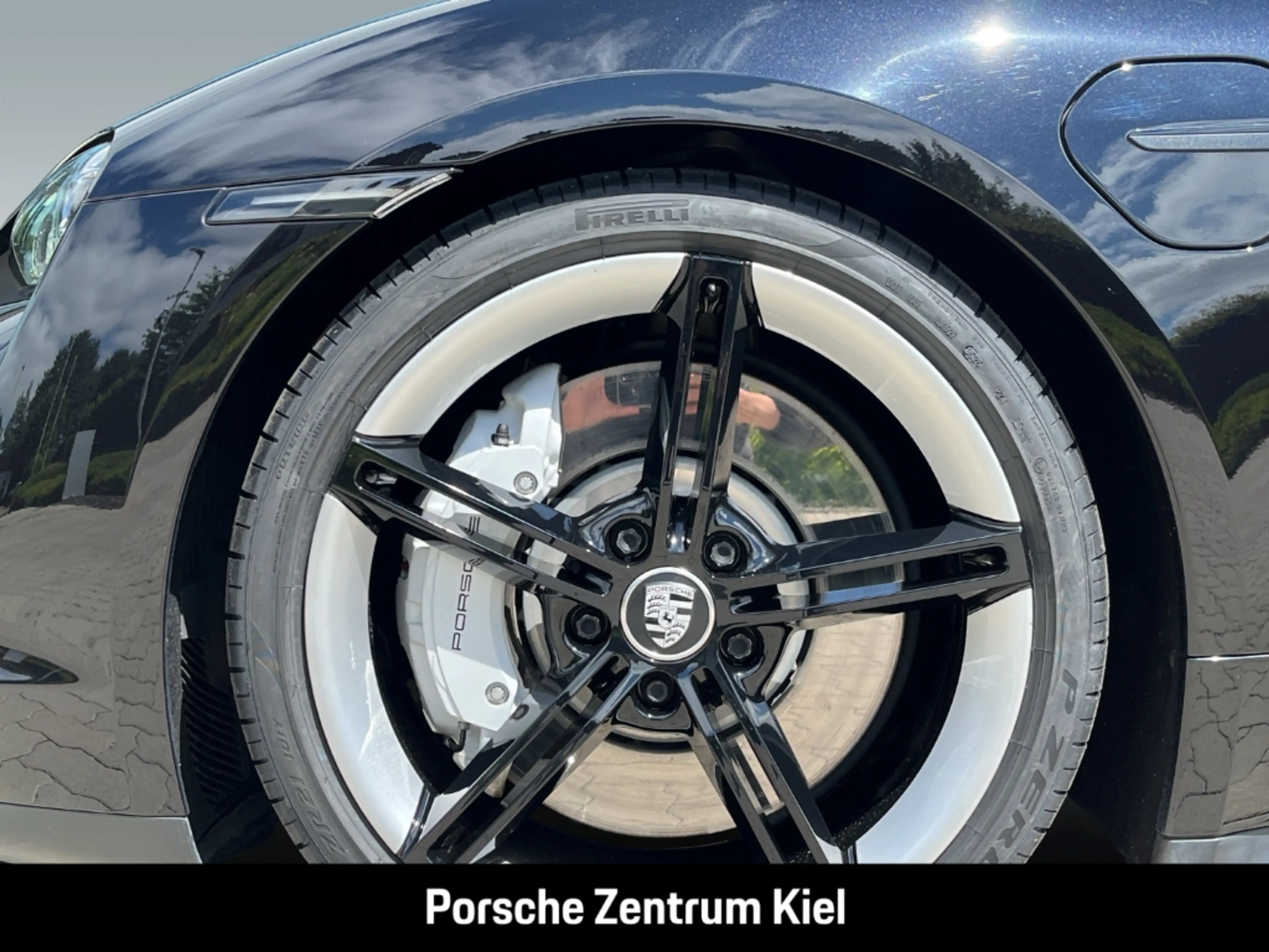 Porsche Taycan 4S — photo 6