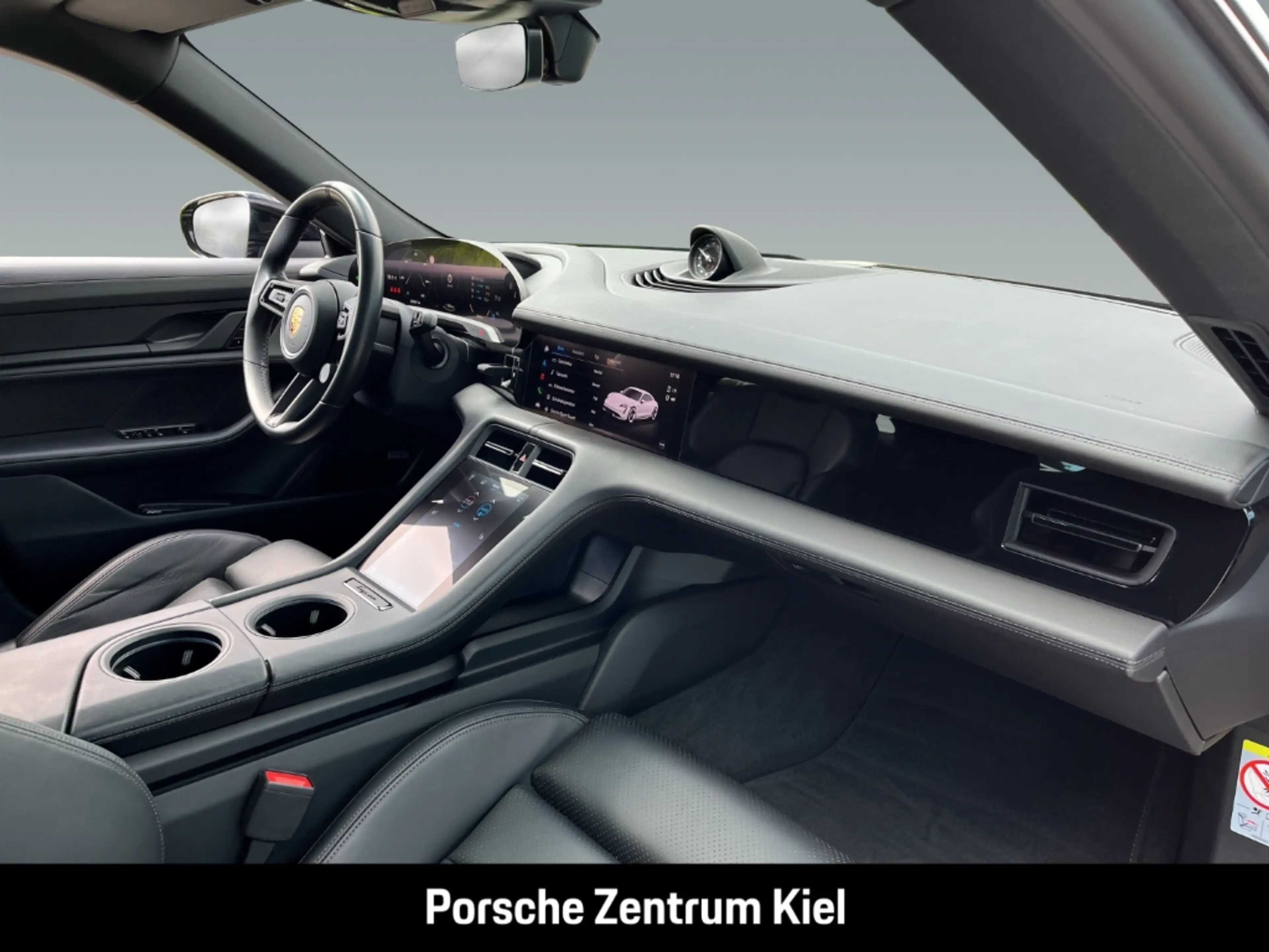 Porsche Taycan 4S — photo 10
