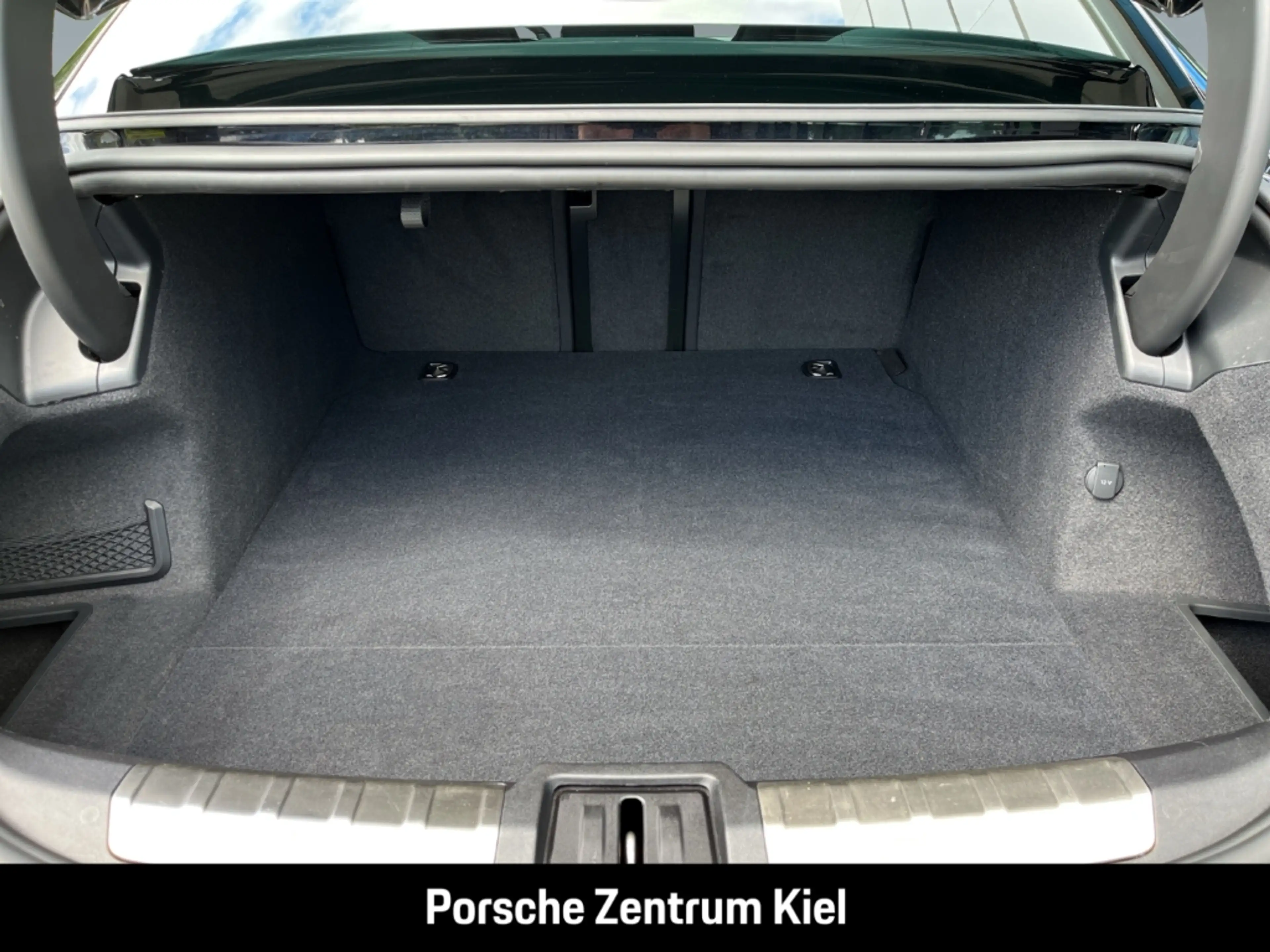Porsche Taycan 4S — photo 15