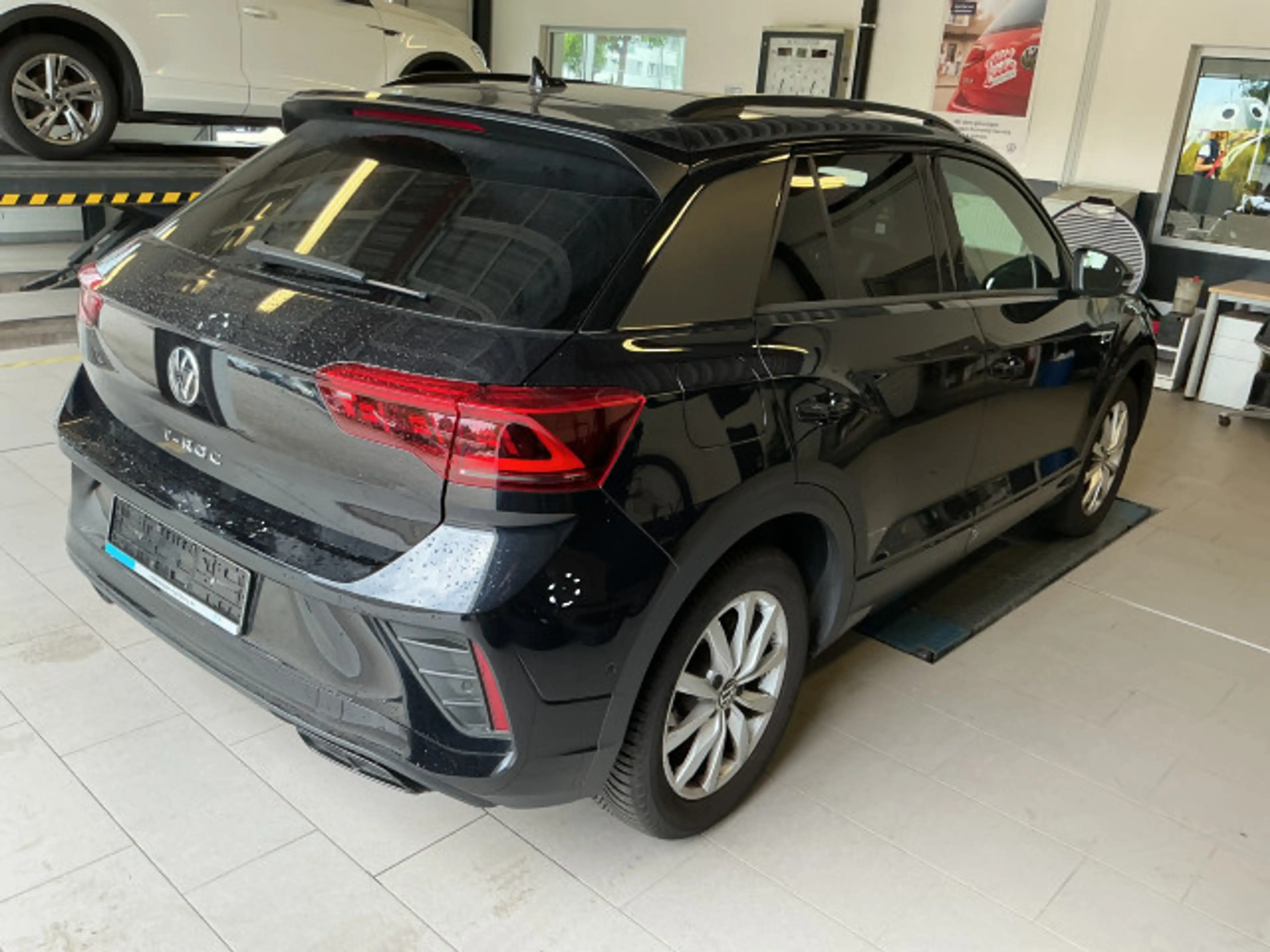 Volkswagen T-Roc 1.5 TSI R-Line DSG Navi IQ.Light CarPlay — photo 5