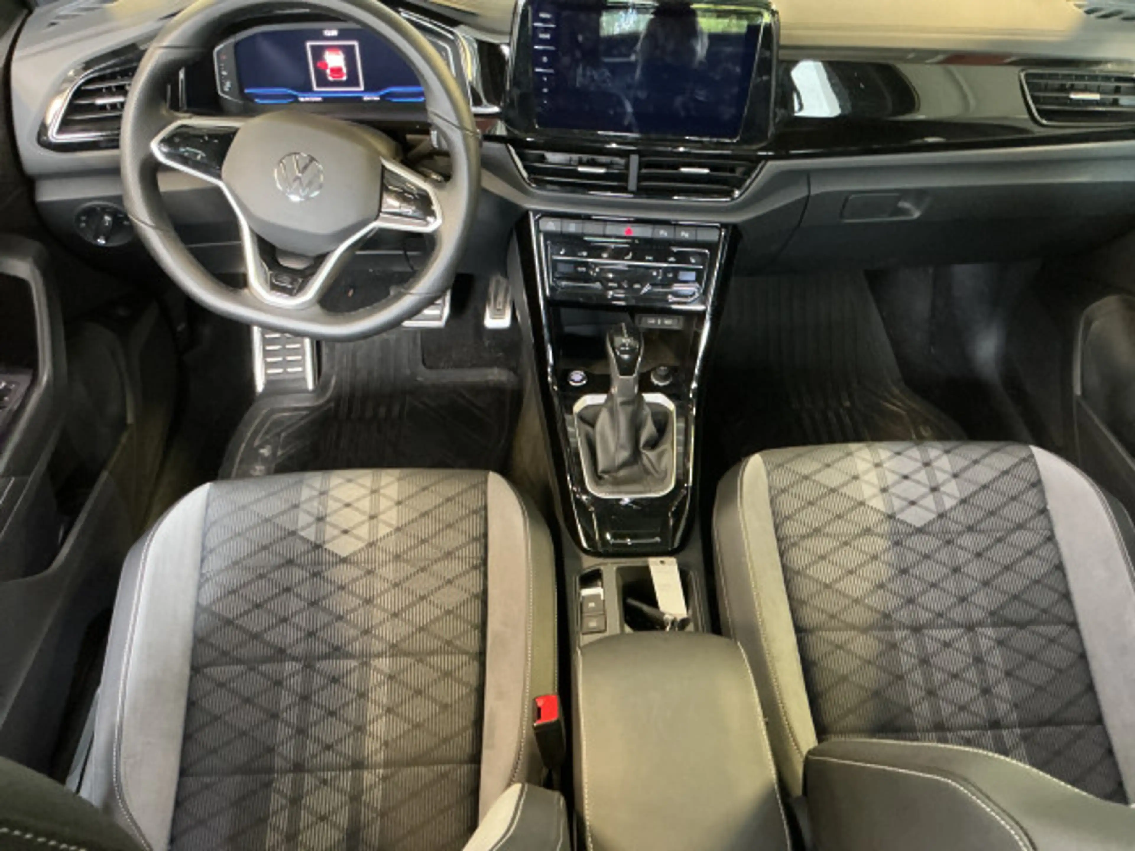 Volkswagen T-Roc 1.5 TSI R-Line DSG Navi IQ.Light CarPlay — photo 10