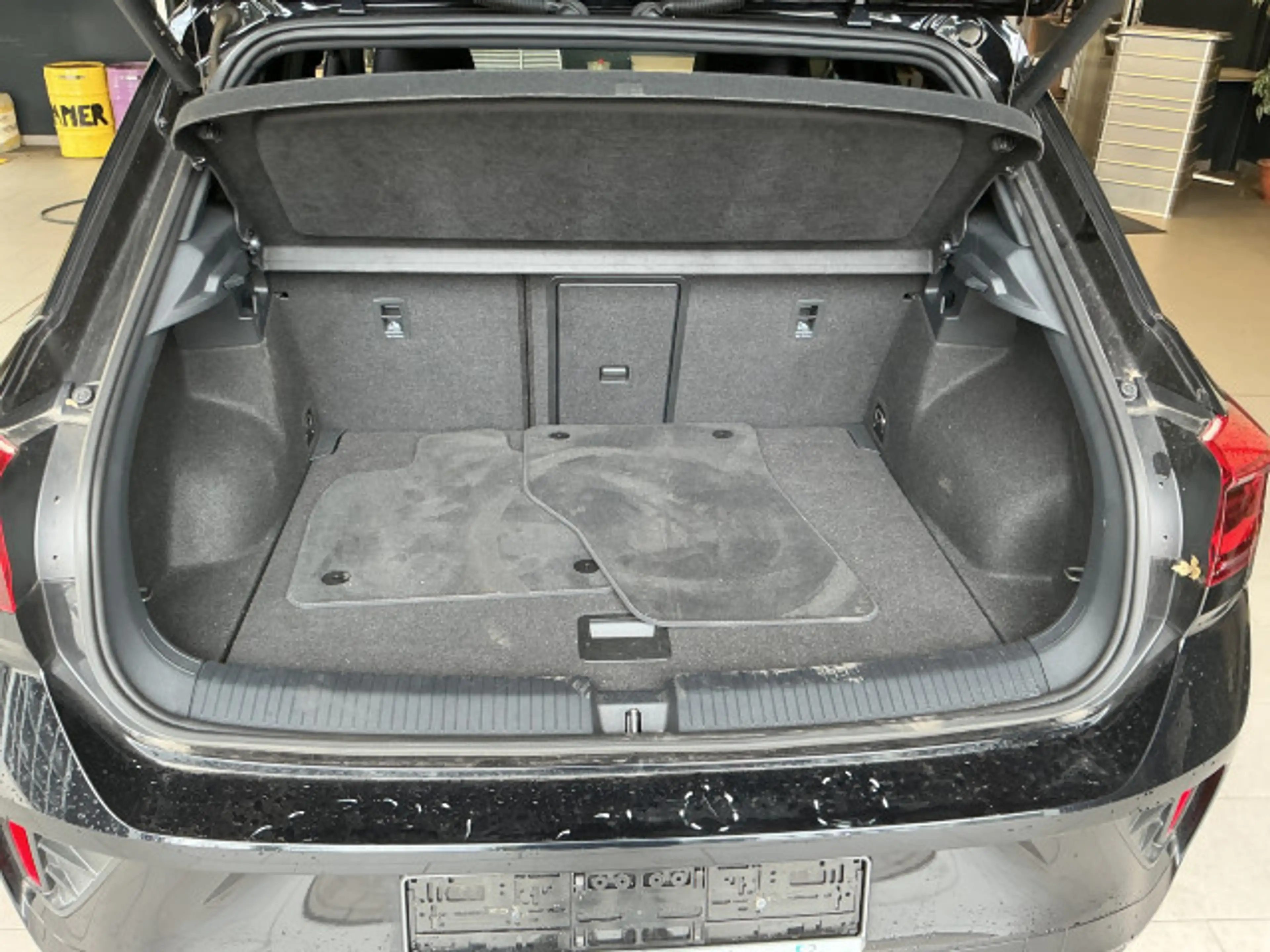 Volkswagen T-Roc 1.5 TSI R-Line DSG Navi IQ.Light CarPlay — photo 9