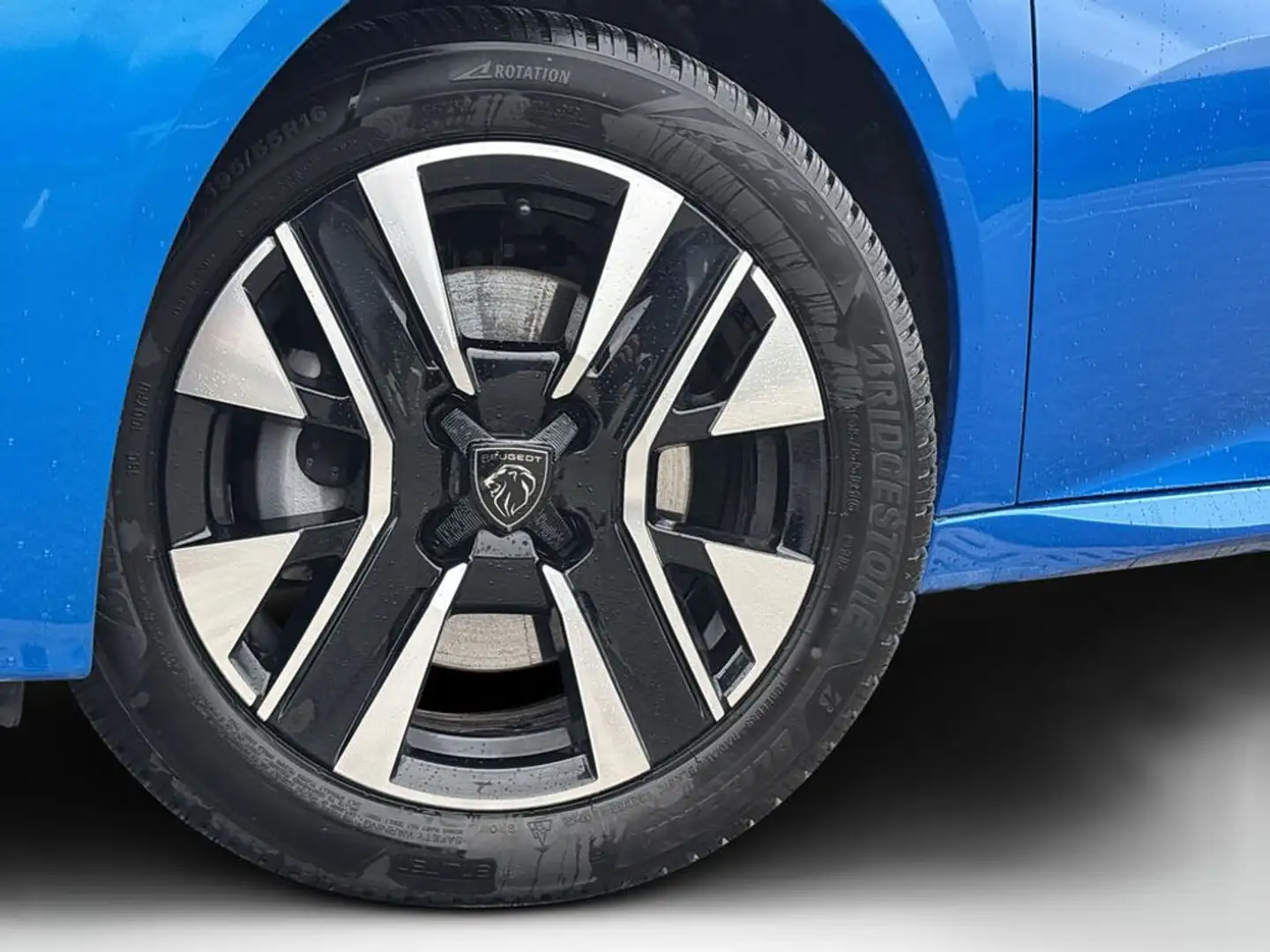 Peugeot 208 1,2 Ltr. - 74 kW PureTech Allure Blau - 2