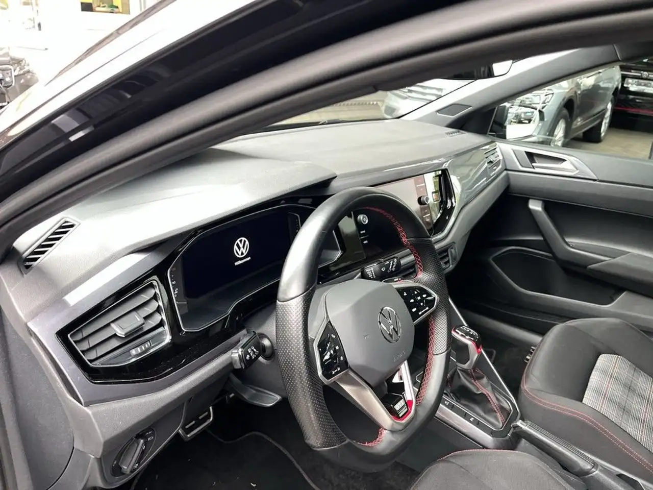 Volkswagen Polo 2.0 TSI DSG GTI Navi IQ.Light Pano 14