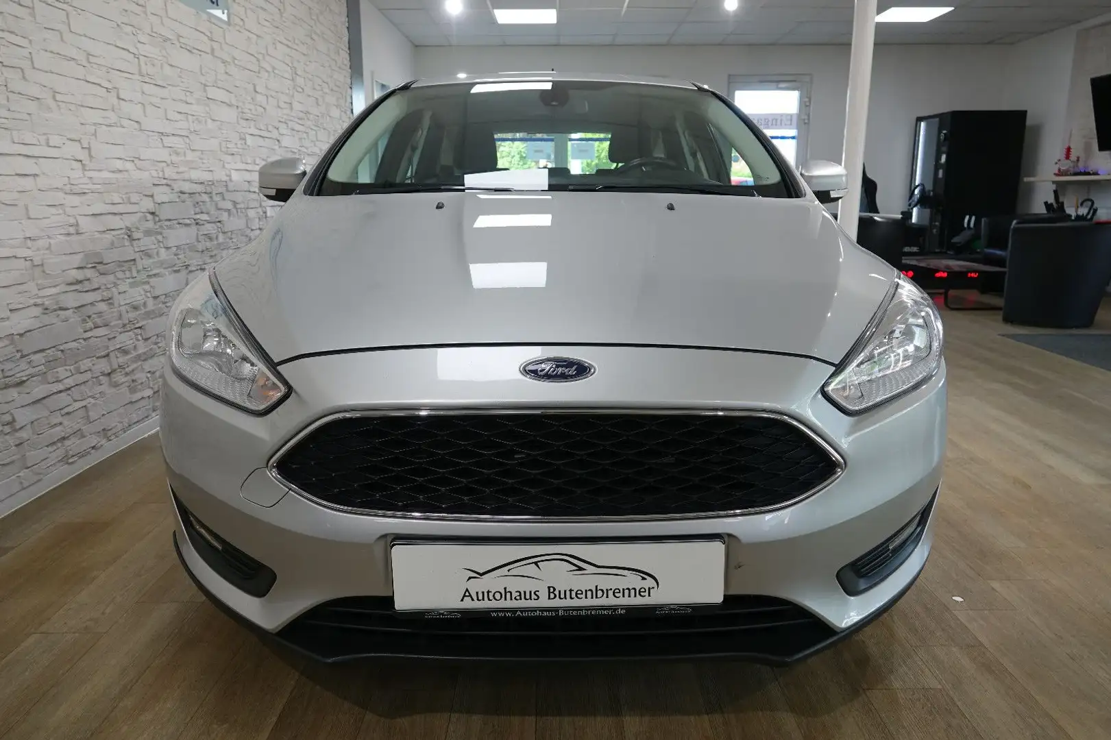 Ford Focus 1.6 Automatik Bluetooth Klima Freisp. 1.HD Silber - 2