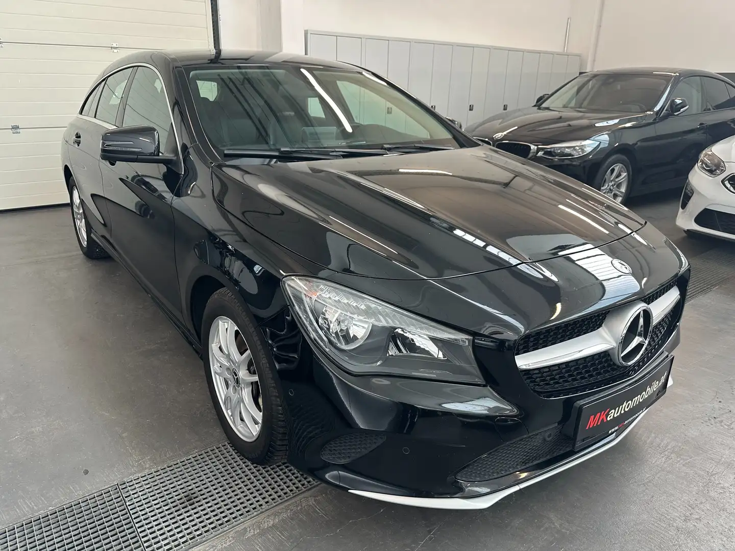 Mercedes-Benz CLA 180 180 d Shooting Brake Aut. Schwarz - 1