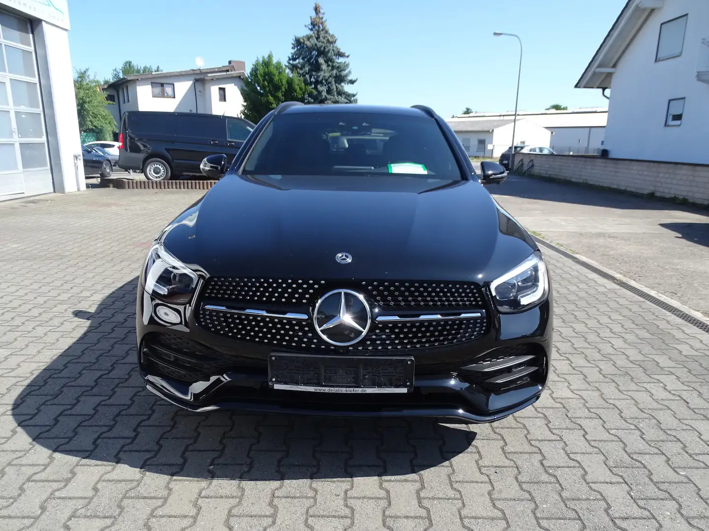 Mercedes-Benz GLC 300 4M AMG Line, Distronic, Panoramadach, LED, 360°-Ka Schwarz - 2