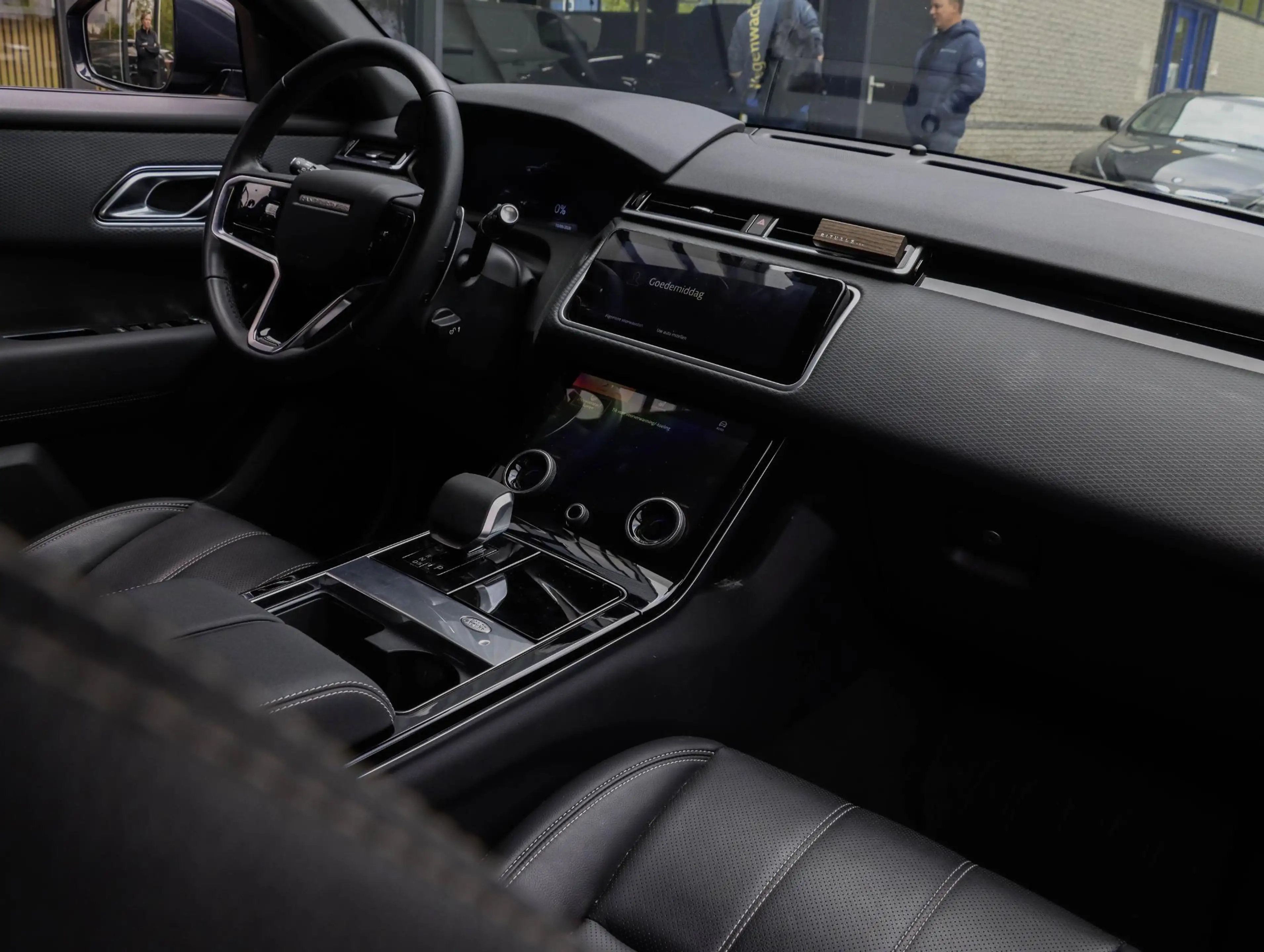 Land Rover Range Rover Velar P400e AWD S Meridian | Zw. hemel + Leder | Trekhaa — photo 2