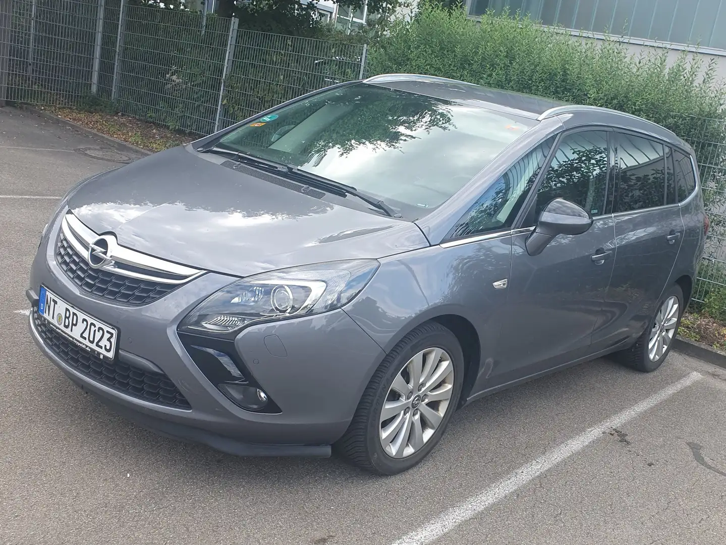Opel Zafira Tourer Zafira Diesel 1.6 CDTI ecoFLEX Start/Stop Edition Grau - 1