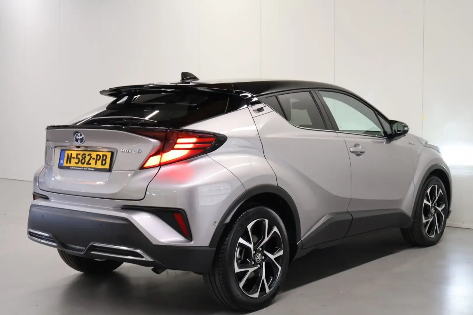 Toyota C-HR 2.0 Hybrid Bi-Tone Grigio - 2