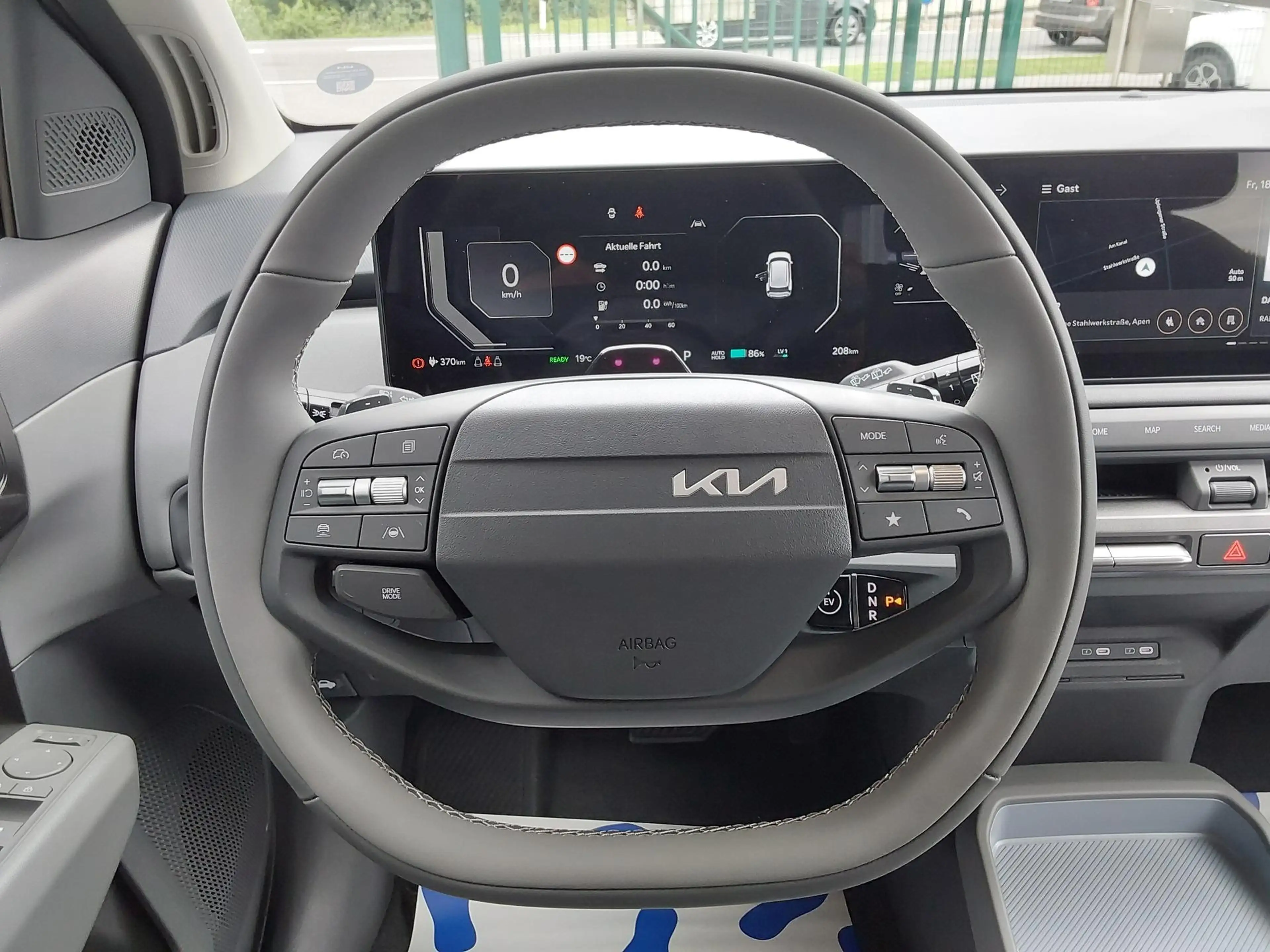 Kia EV3 58.3 kWh Air WINTER ACC/APP/SHZ/LED/PDC/KAM/NAV... — photo 11