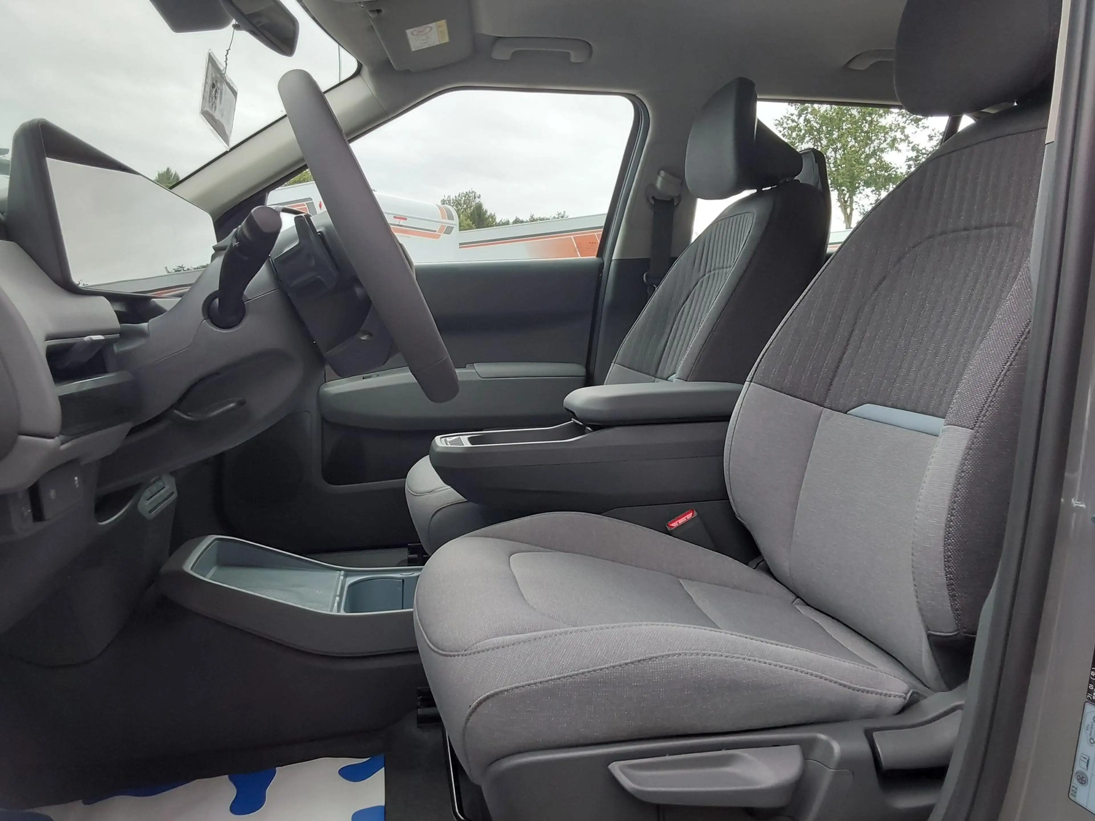 Kia EV3 58.3 kWh Air WINTER ACC/APP/SHZ/LED/PDC/KAM/NAV... — photo 9