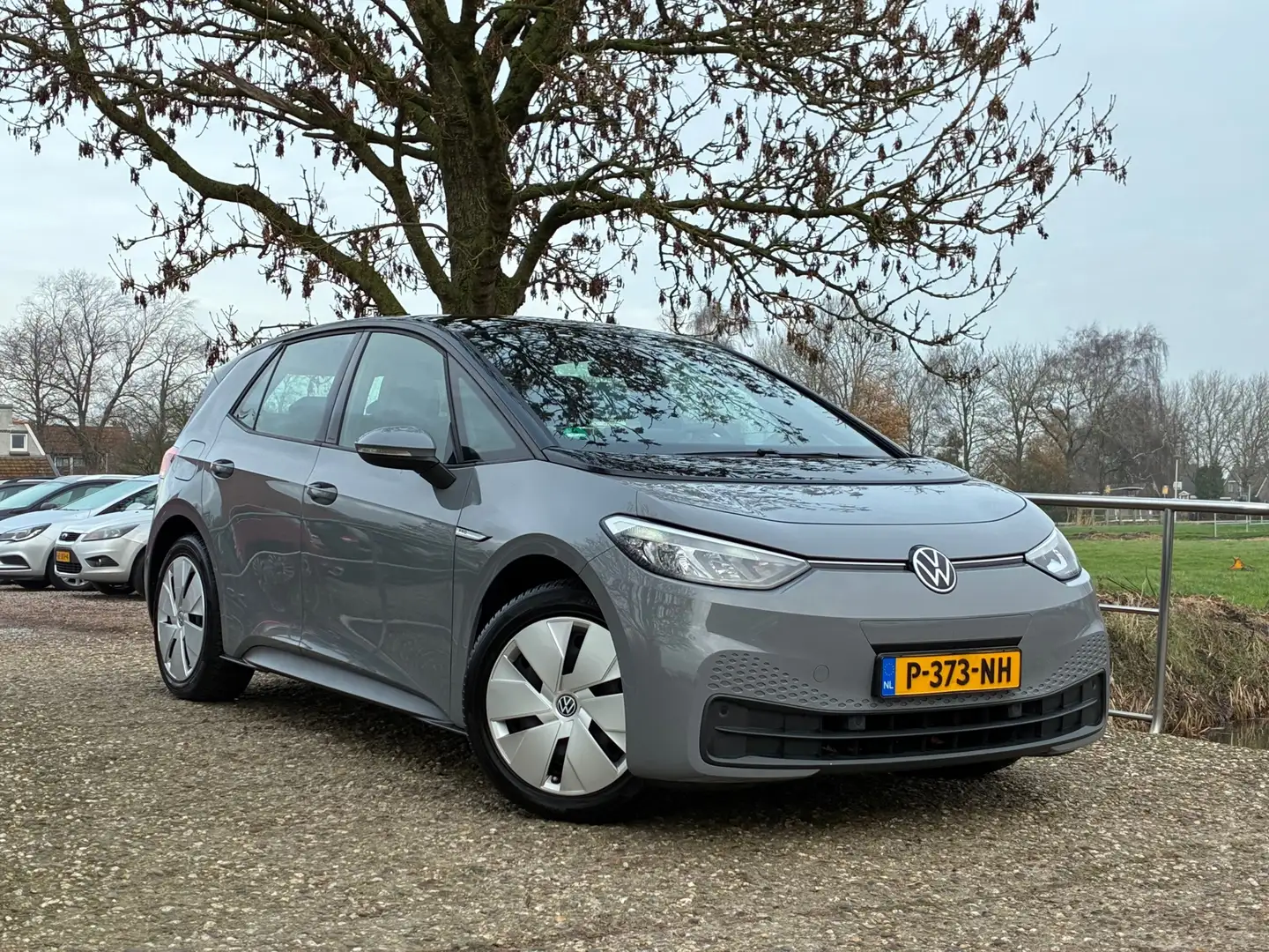 Volkswagen ID.3 First 58 kWh | Carplay + ACC nu €13.975,-!! Grau - 1