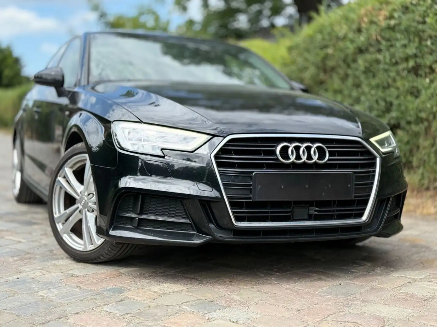 Audi A3 Sportback 30 TDI sport*S-LINE*LED*STH*ACC*LED Noir - 1