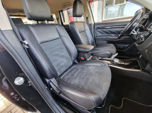 Mitsubishi Outlander view 6