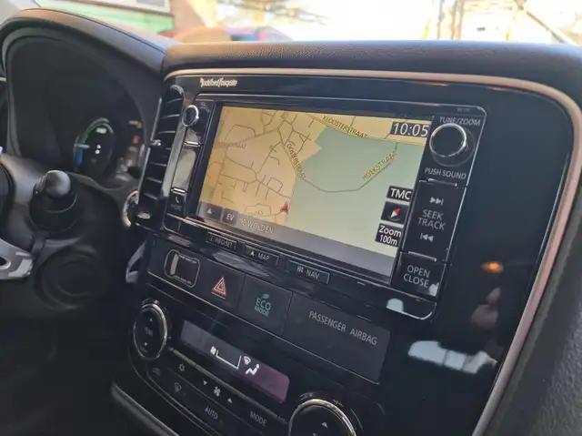 Mitsubishi Outlander view 10