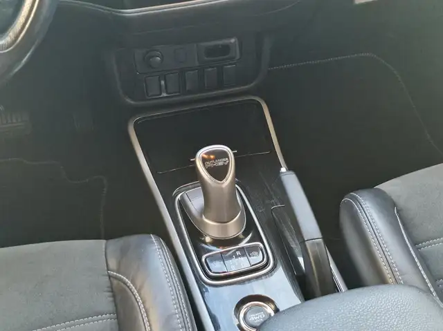 Mitsubishi Outlander view 16