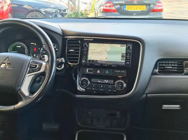 Mitsubishi Outlander view 17