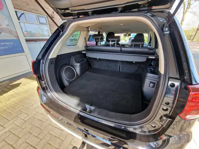 Mitsubishi Outlander view 8