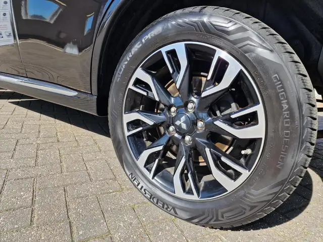 Mitsubishi Outlander view 20