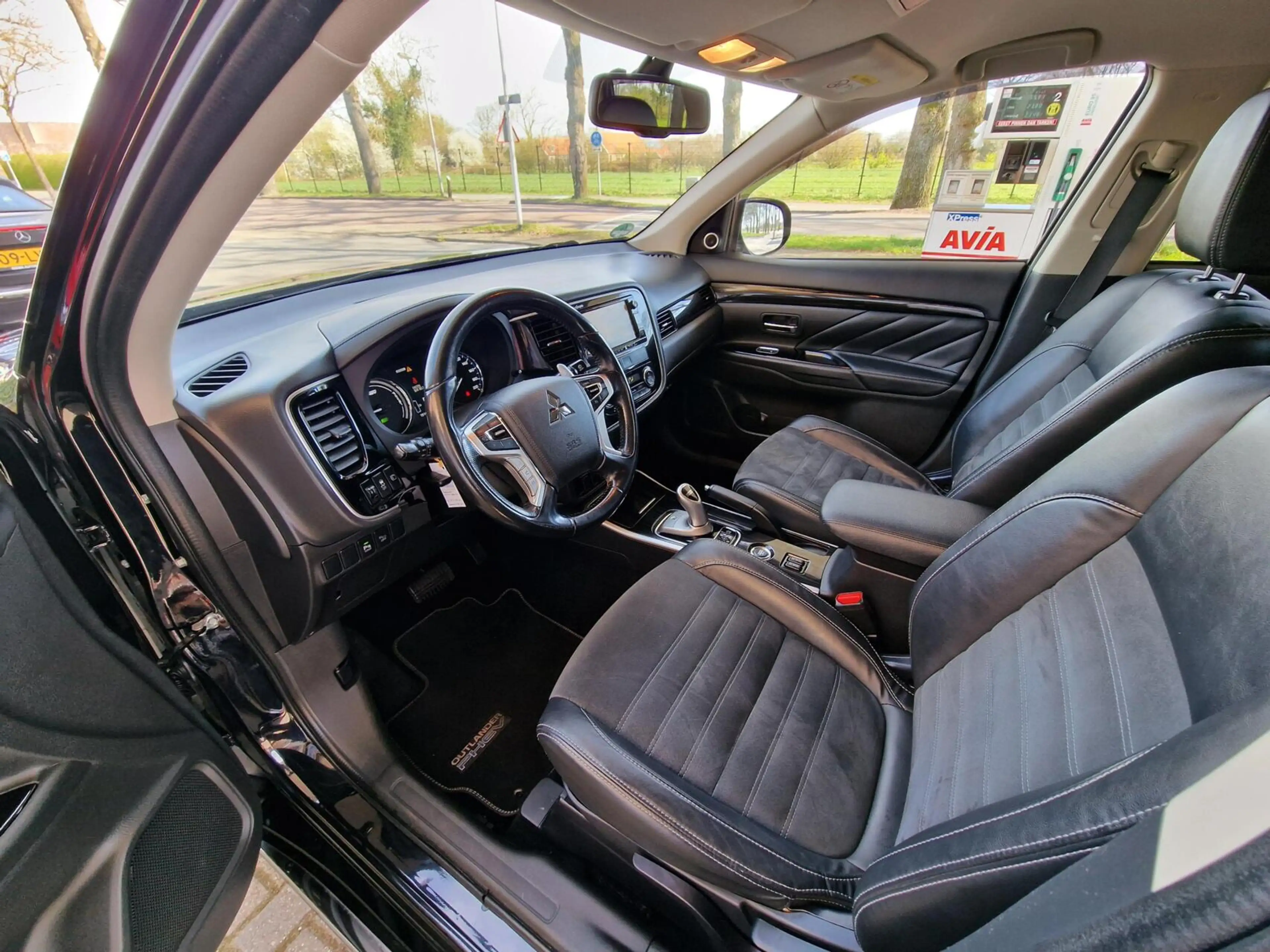 Mitsubishi Outlander 2.0 PHEV Executive Edition|New-Type|Trekhaak|Camer — photo 4