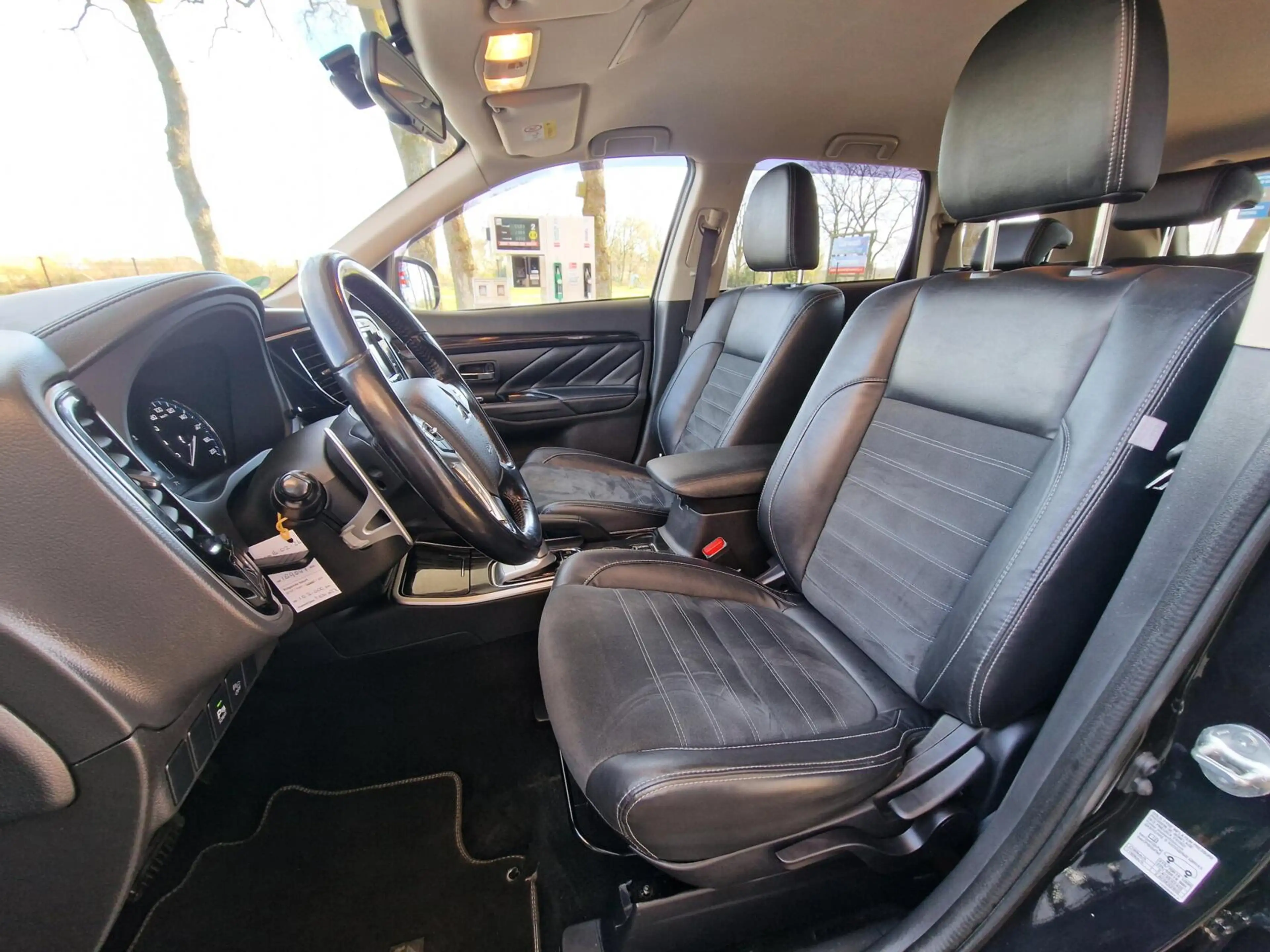 Mitsubishi Outlander 2.0 PHEV Executive Edition|New-Type|Trekhaak|Camer — photo 5