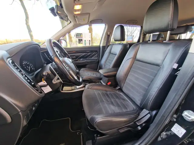 Mitsubishi Outlander view 5