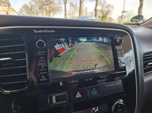 Mitsubishi Outlander view 13