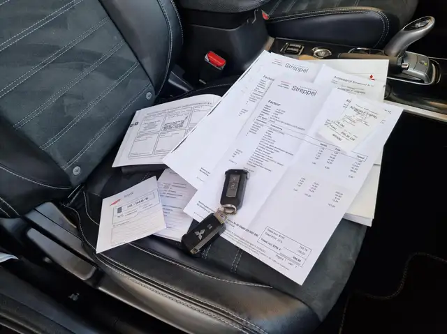 Mitsubishi Outlander view 11