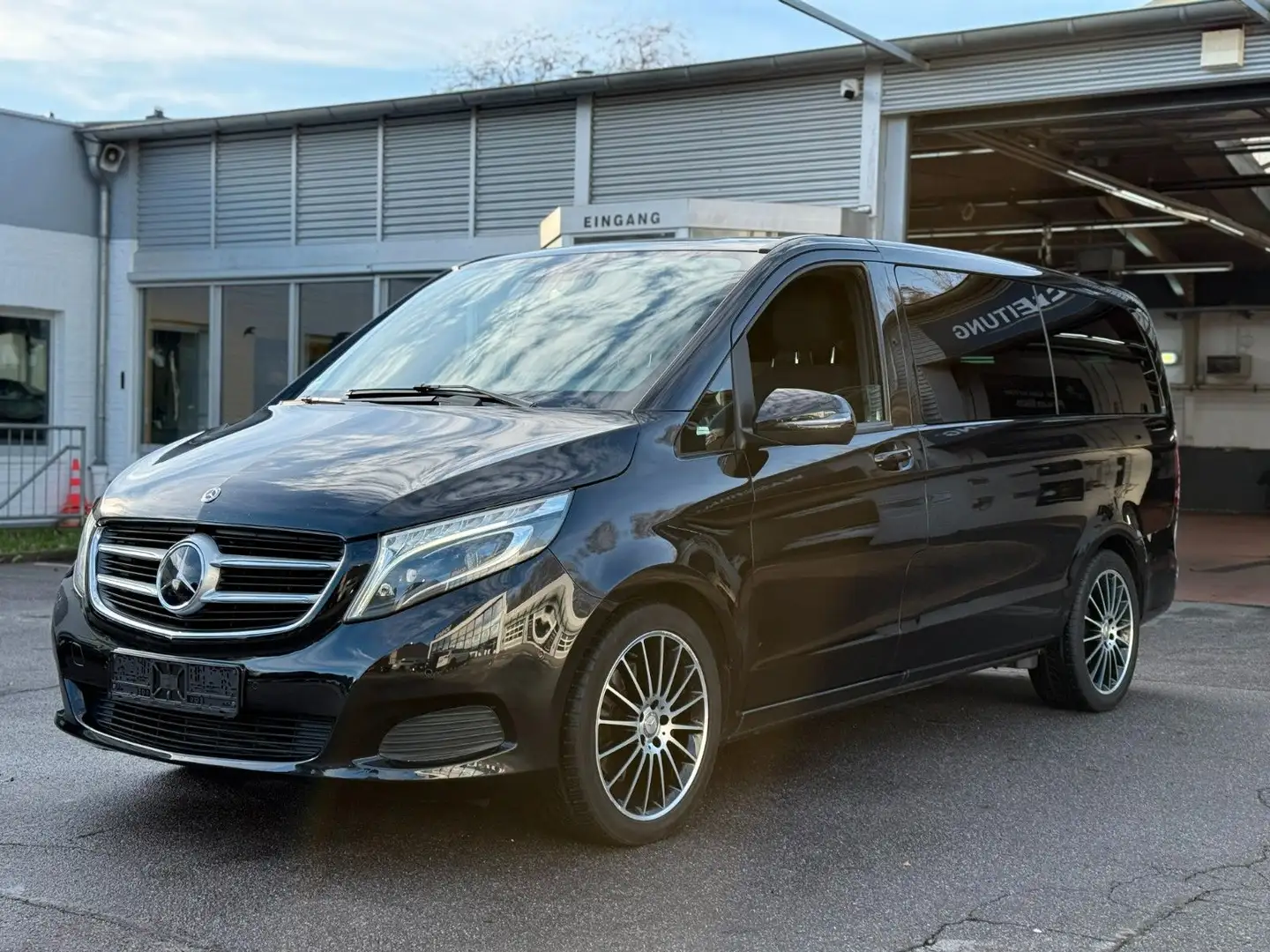 Mercedes-Benz V 220 V 250 d LED*Totwinkel*Kamera*AHK*Spurhalte*Navi* Černá - 1